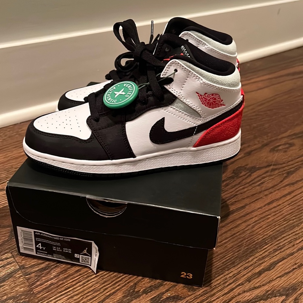 Jordan 1 Mid Brand New Size 4y.